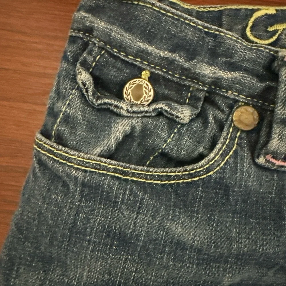 Gap Blue Denim Dragonfly Embroidery Stretch Bermuda Rolled Shorts Size 8 Girls - Picture 4 of 10